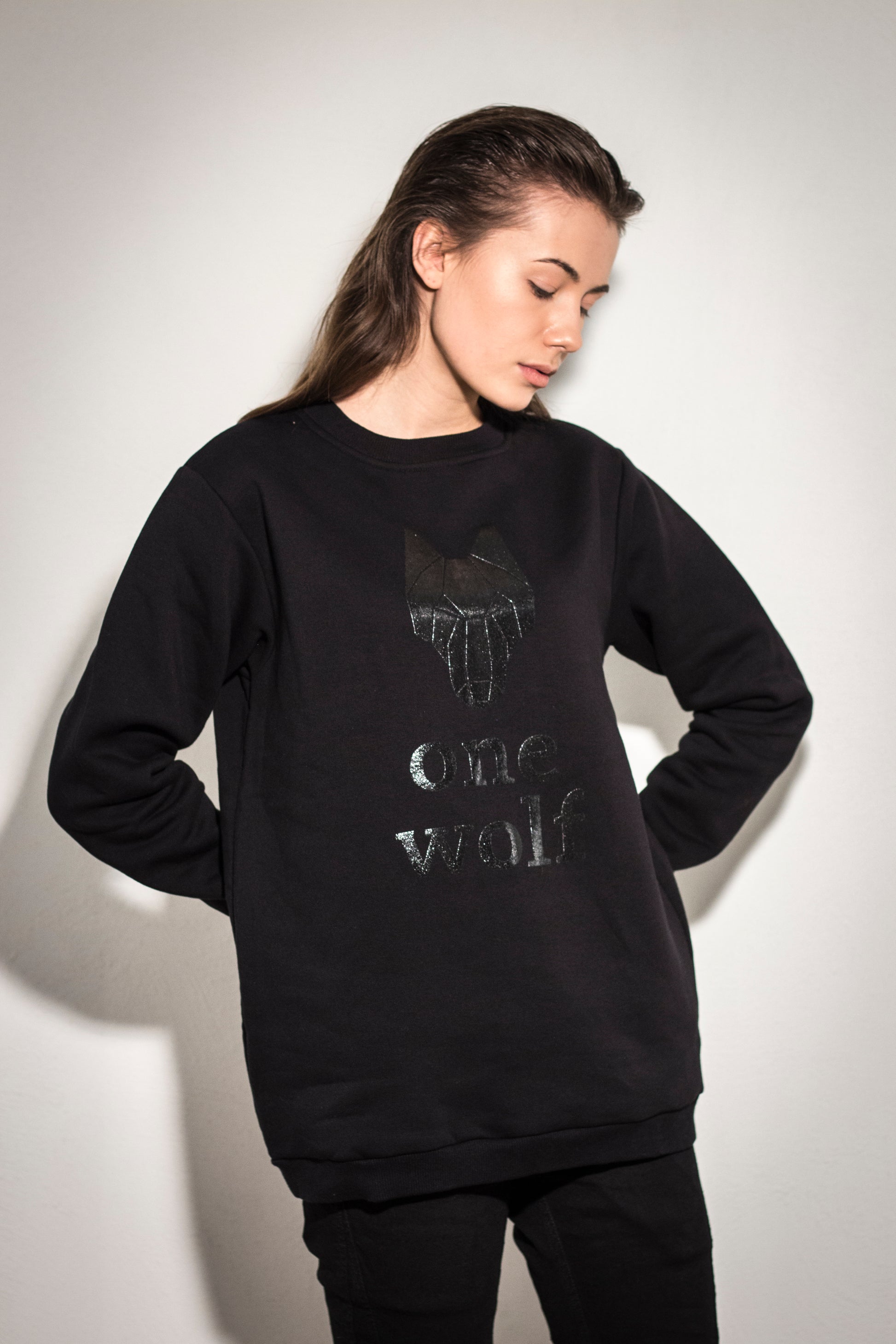 ONE WOLF LOGO sweater black/black glossy logo - not brushed - One Wolf